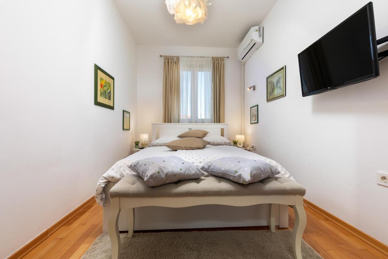 Duplex + Garage Apartment Rovinj Exterior photo